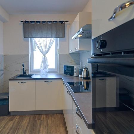 Ivan Apartman セニ エクステリア 写真
