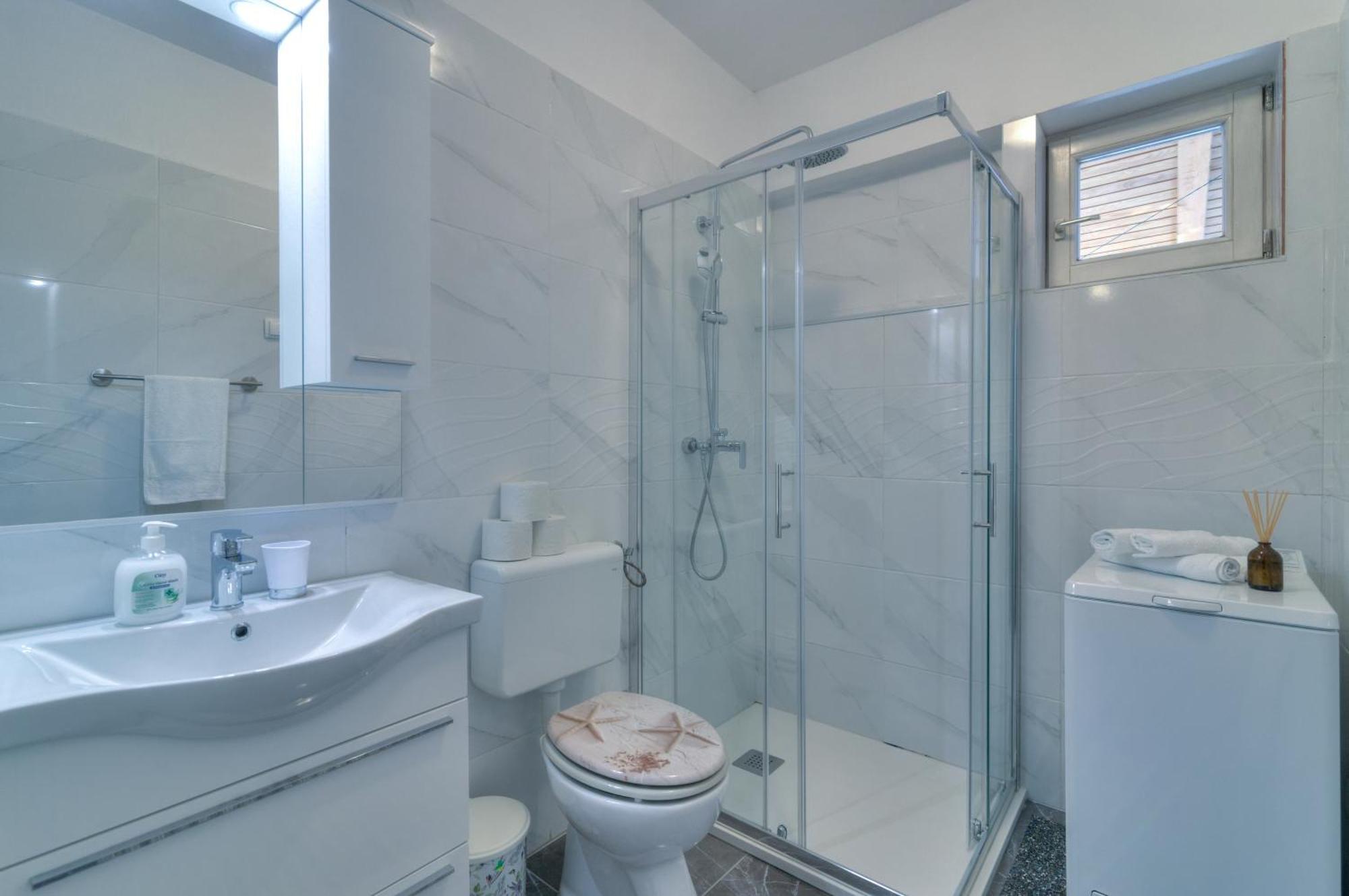 Ivan Apartman セニ エクステリア 写真