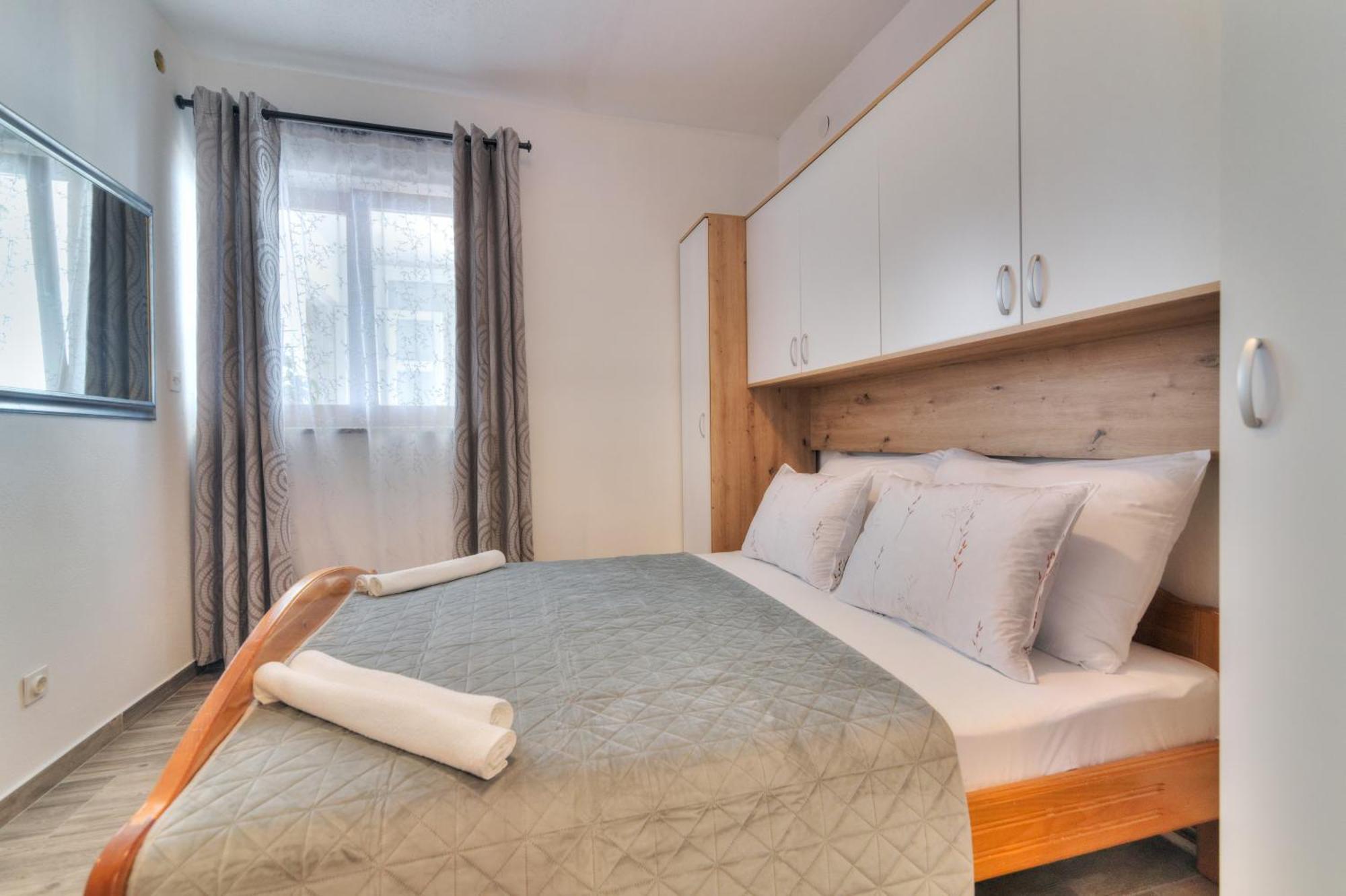 Ivan Apartman セニ エクステリア 写真
