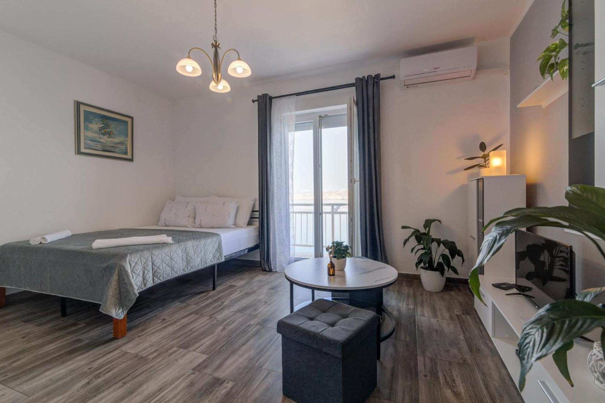 Ivan Apartman セニ エクステリア 写真