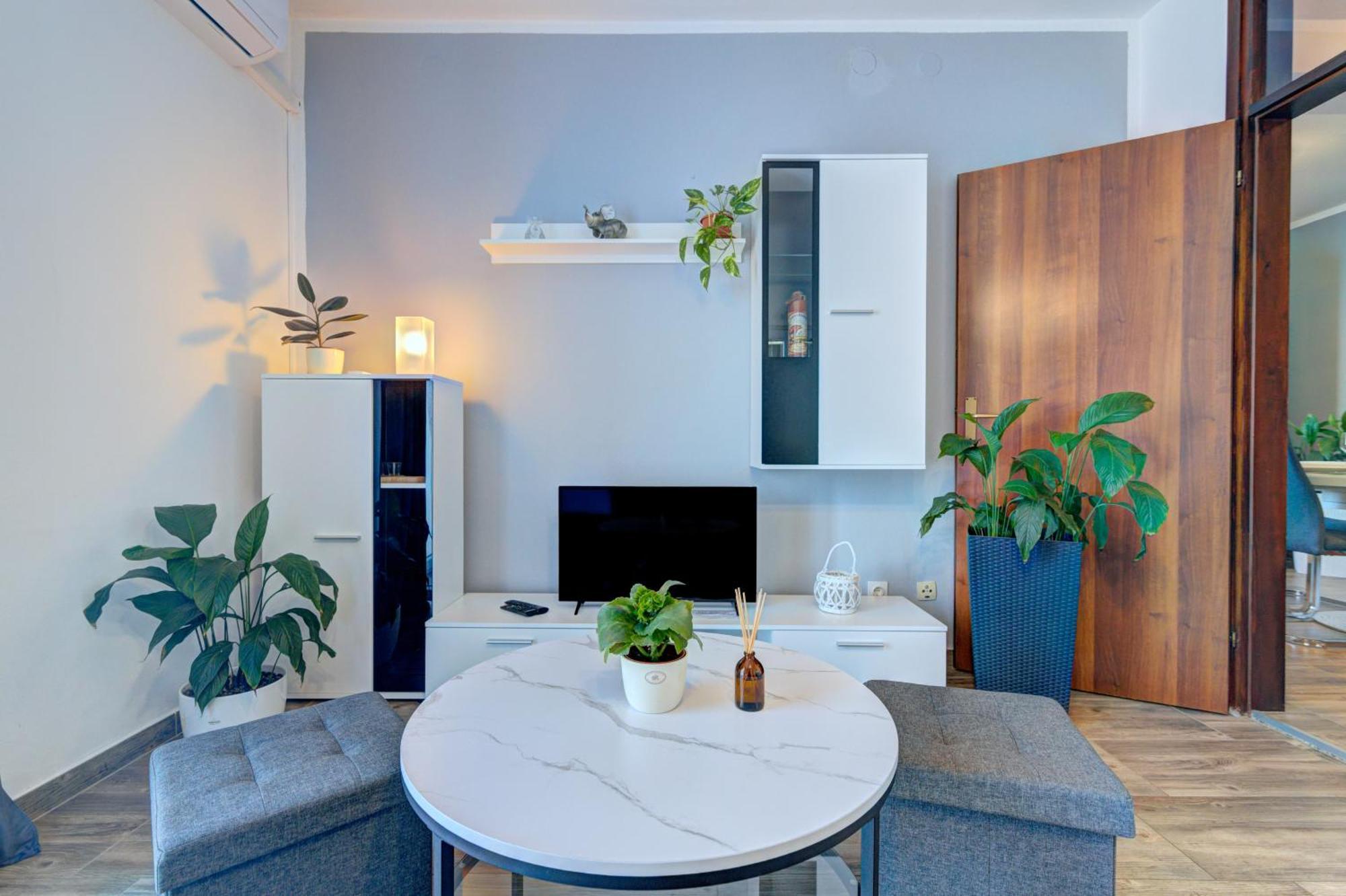 Ivan Apartman セニ エクステリア 写真