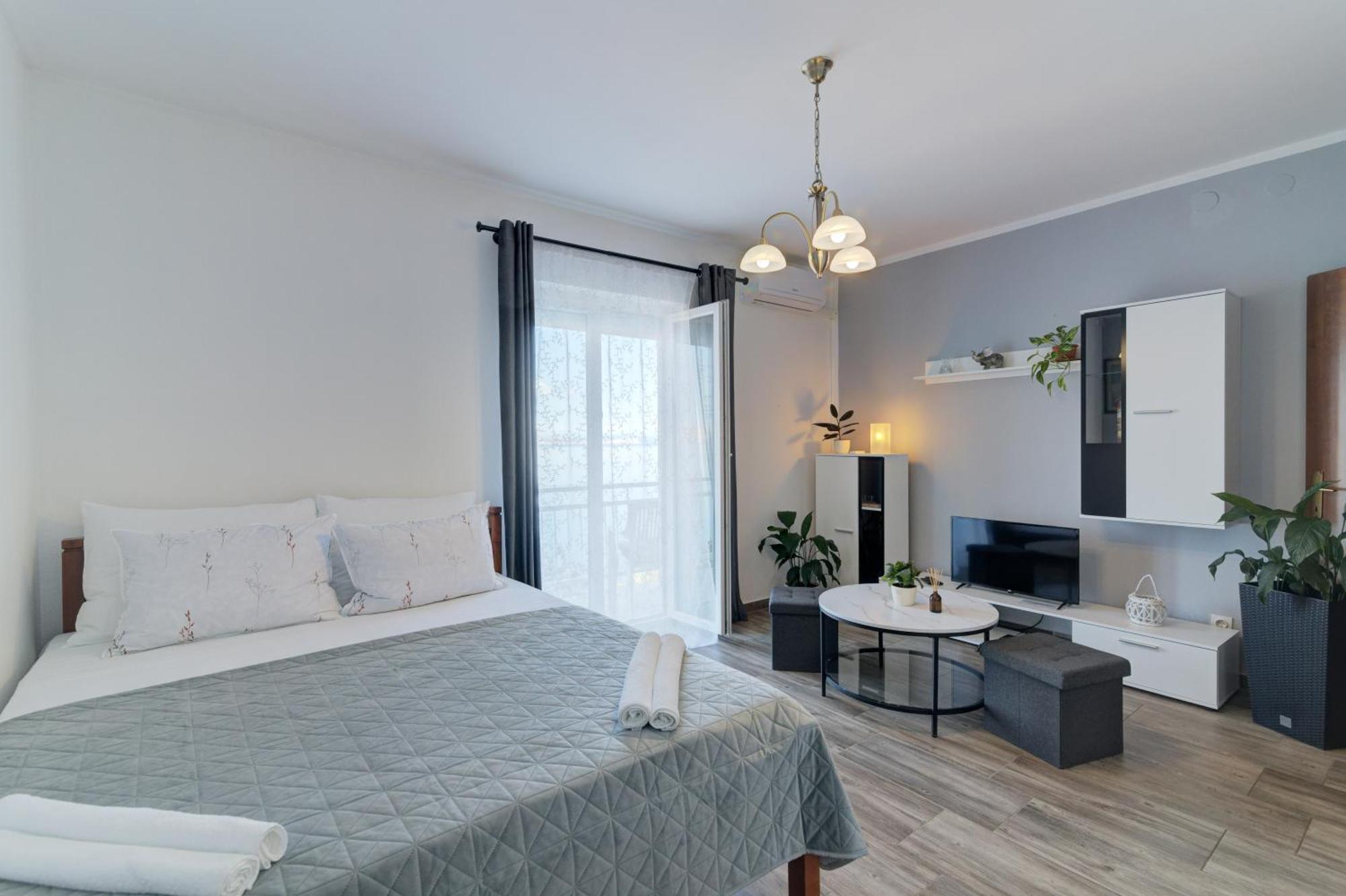 Ivan Apartman セニ エクステリア 写真